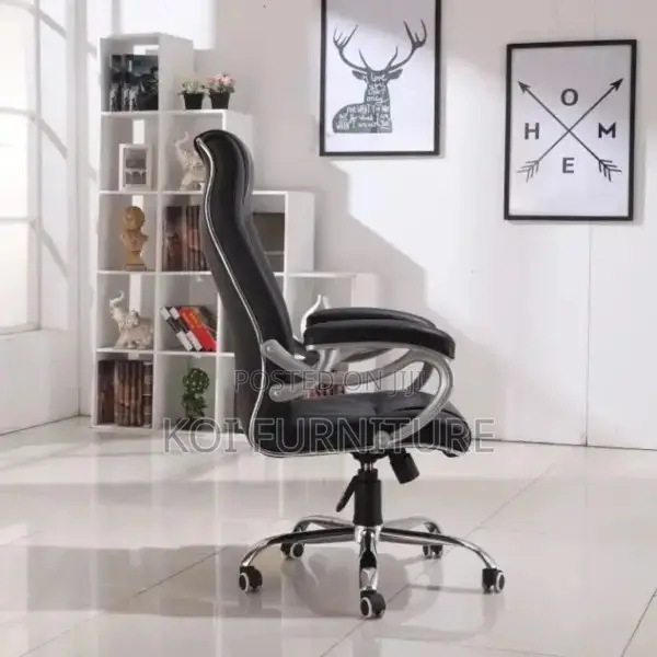 Office Chair: Commanding Directors Office Swivel Chair