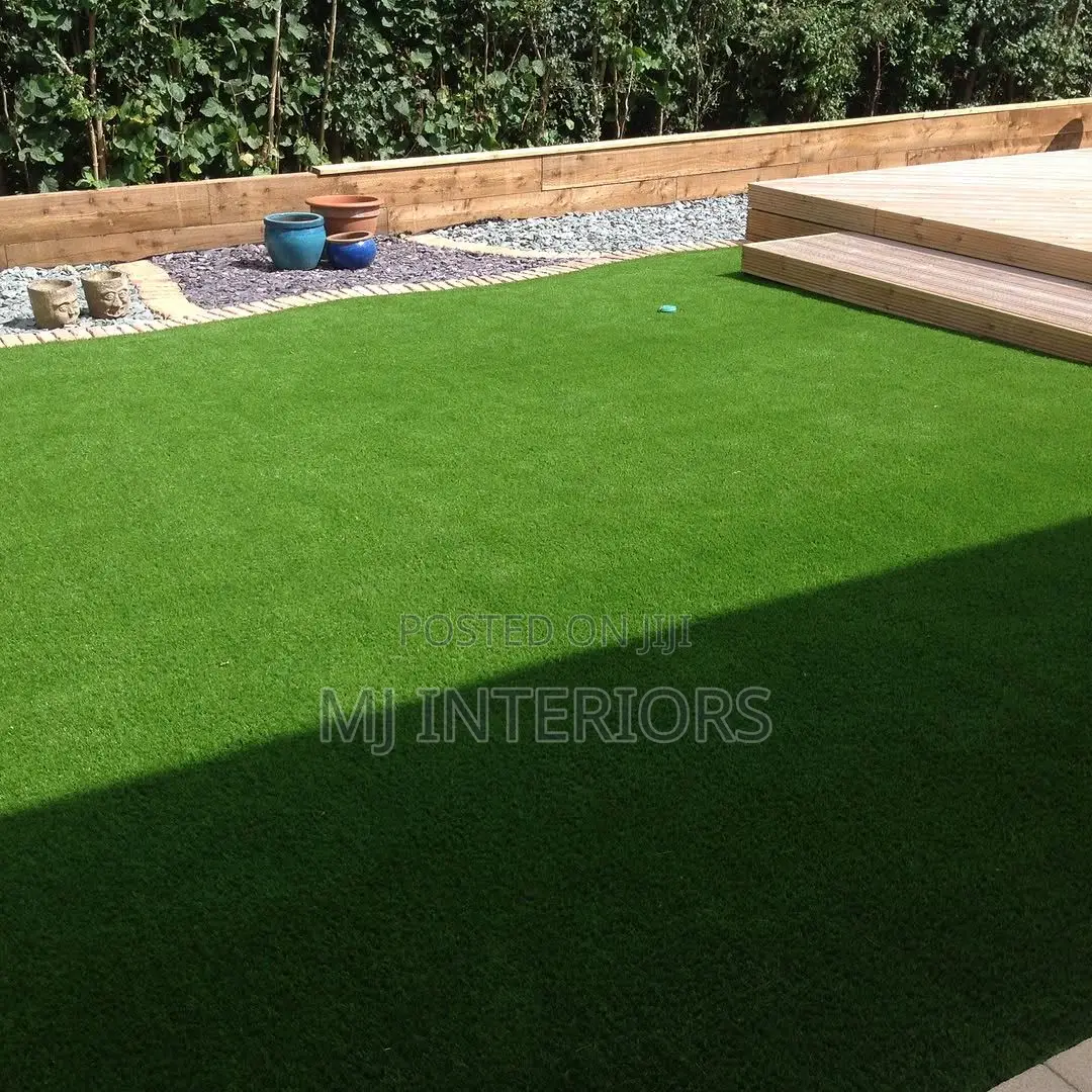 Premium Green Turf for Stylish Residential Outdoor Areas