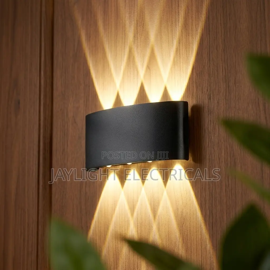 Landscape Wall Light With Adjustable Up/Down Lighting