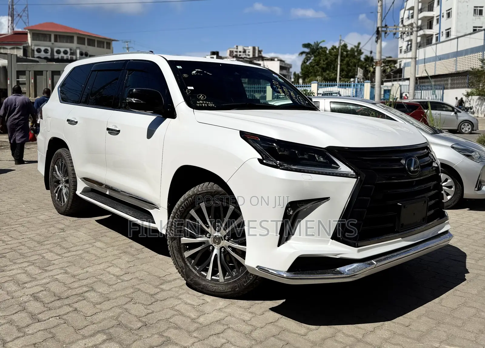 Lexus LX 570 AWD 2020 White