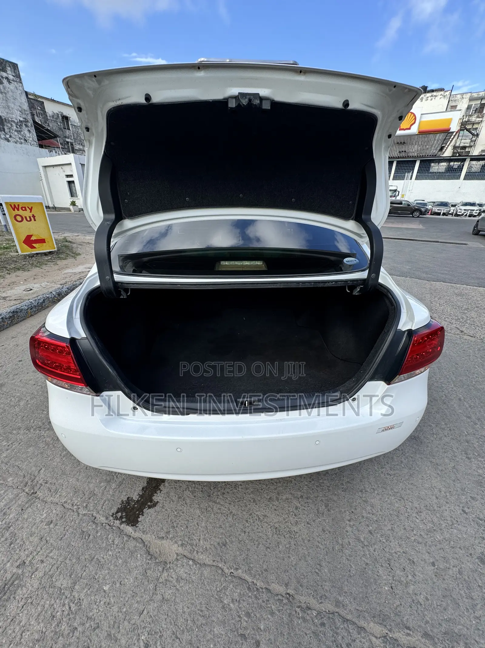 Toyota Premio 1.5 FWD 2018 White