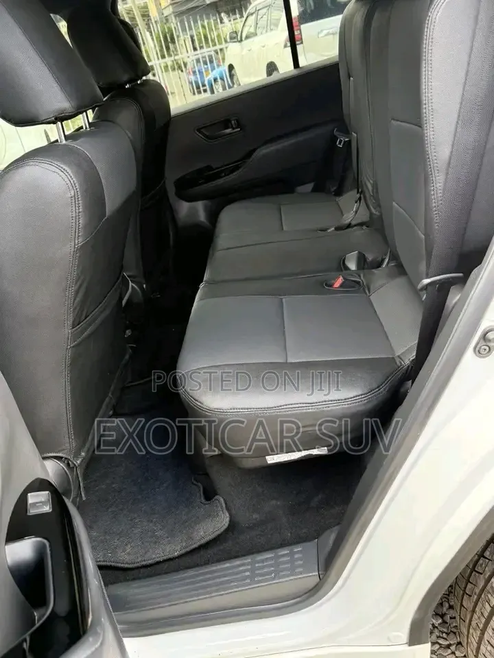 Toyota Land Cruiser LC300 2024 White