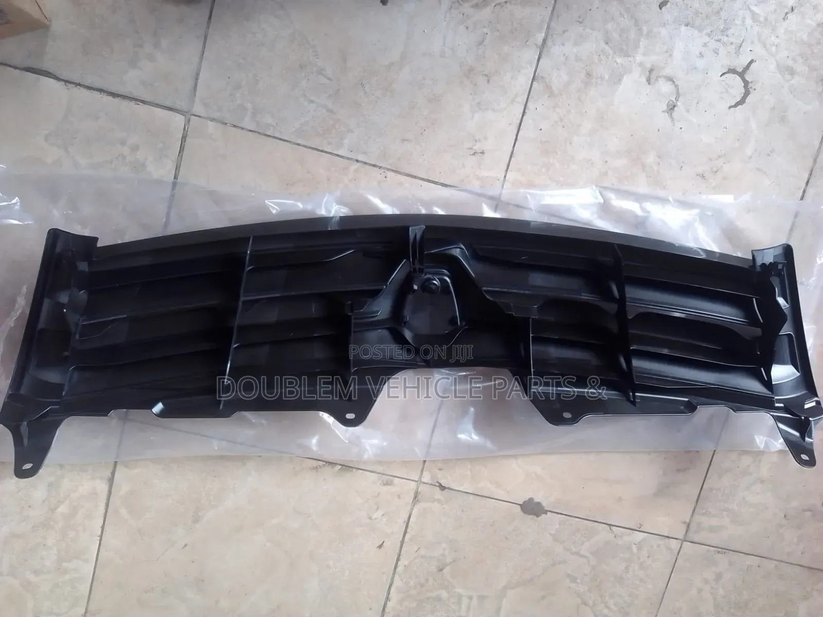 Ist Toyota Front Grill/Grille 2001,2002,2003,2004,2005/Old Model