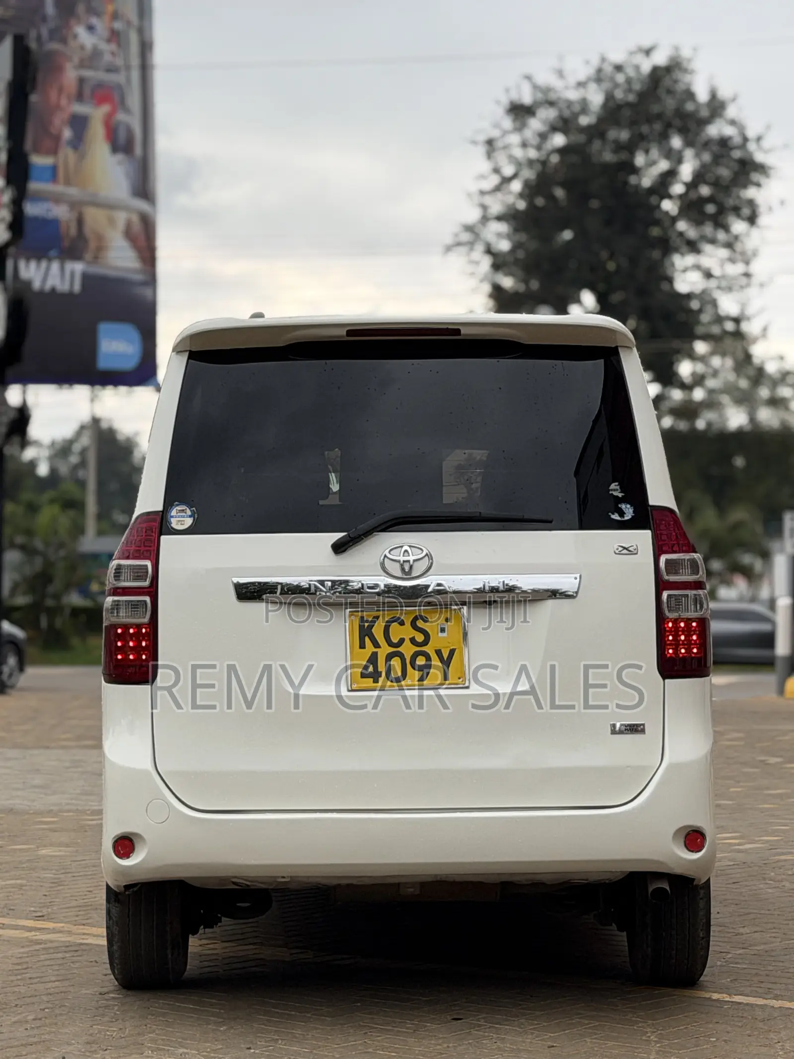 Toyota Noah 2011 White