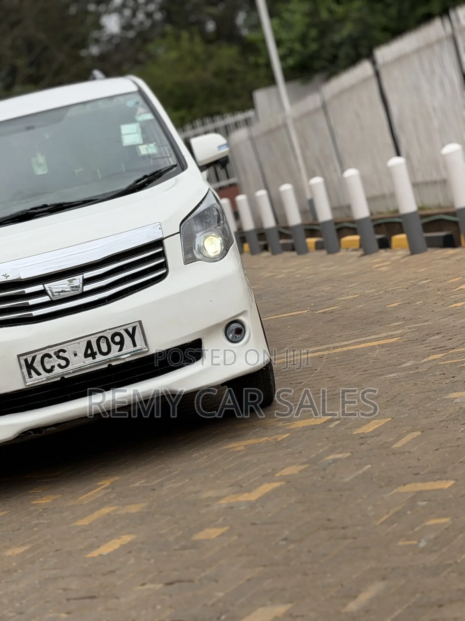 Toyota Noah 2011 White