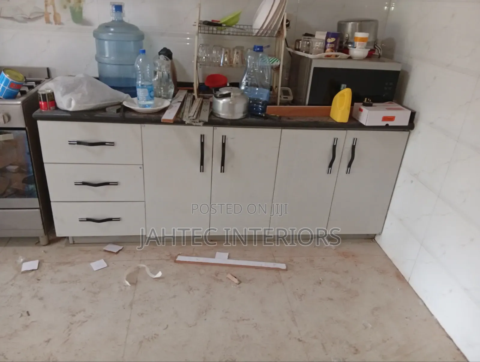 Kitchen Cabinets Fitting With Top Granite