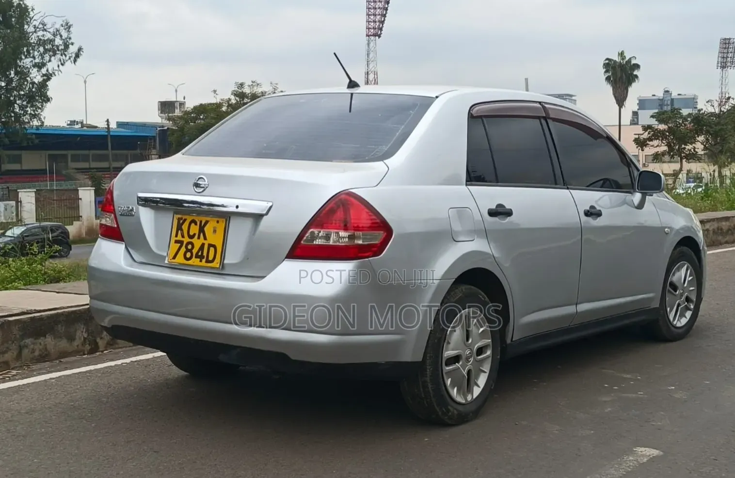 Nissan Tiida 2009 Silver