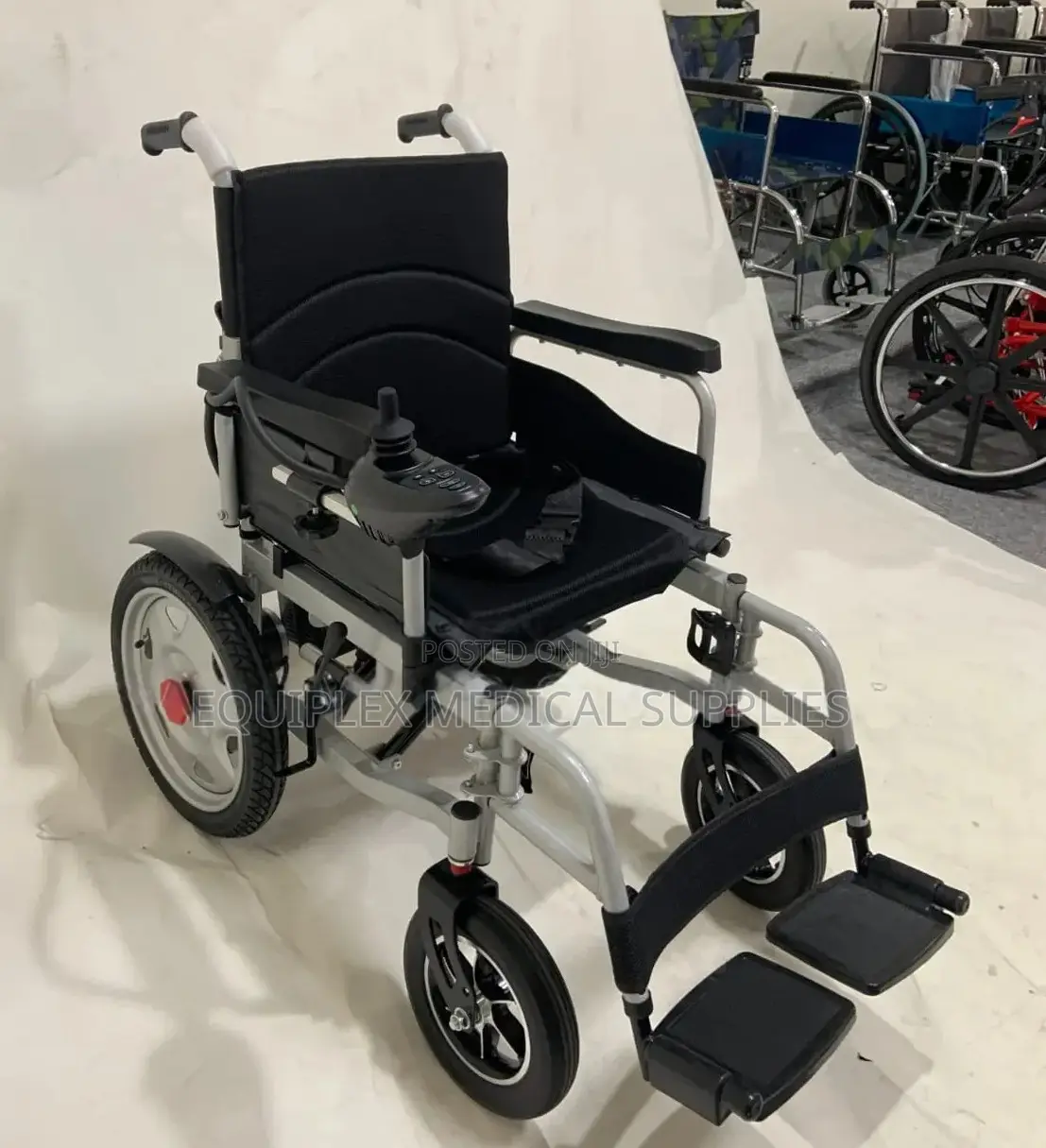 Quality Black Electric Wheelchair (Motorized Wheelchair)