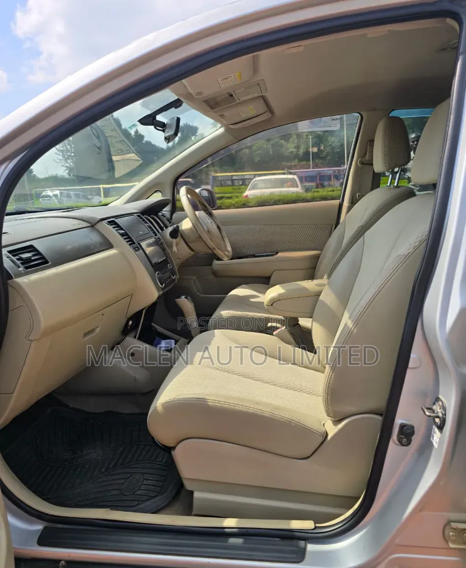 Nissan Tiida 2011 Silver