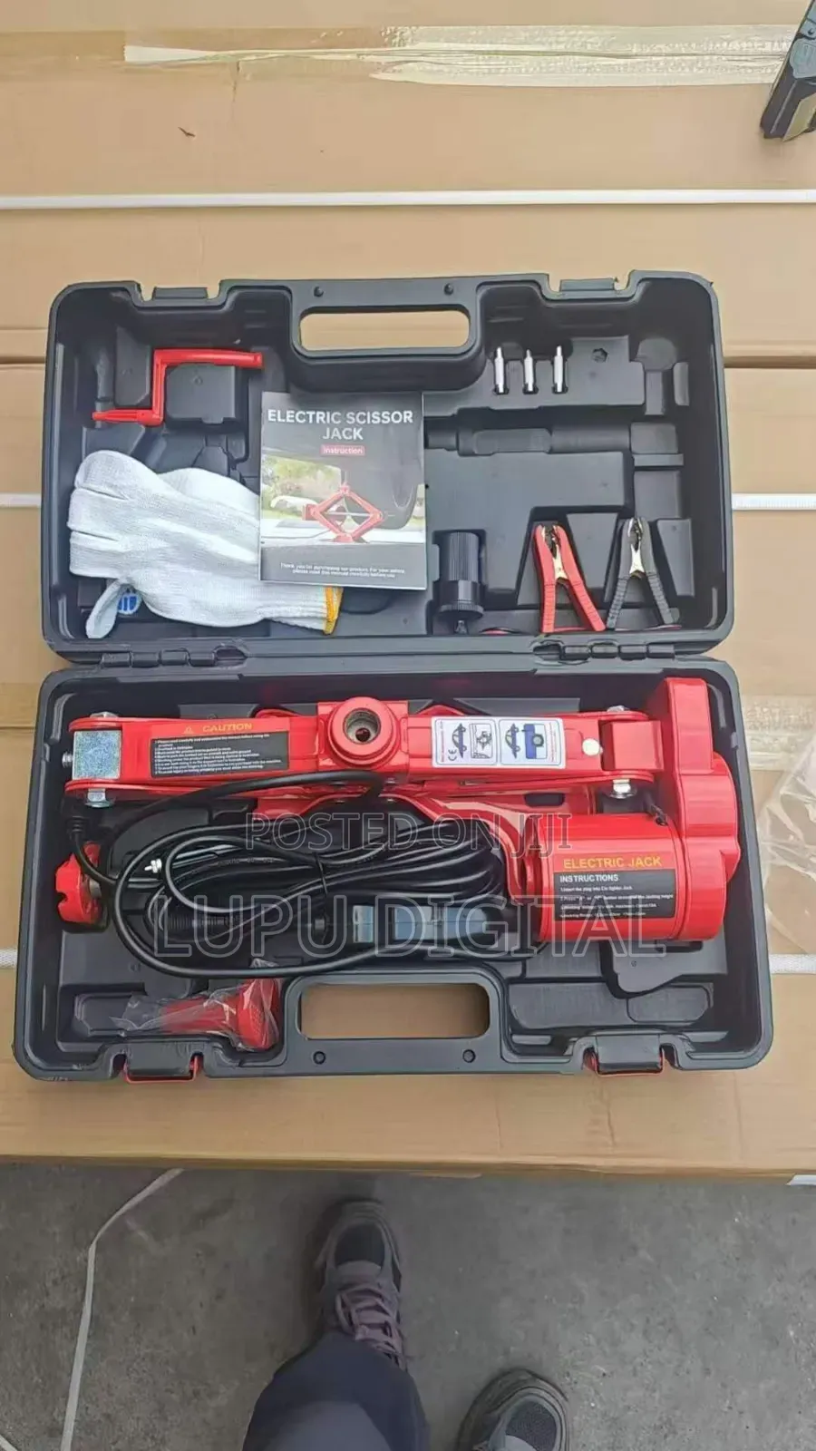 3tonne Electric Jack, Gloves, Window Breaker