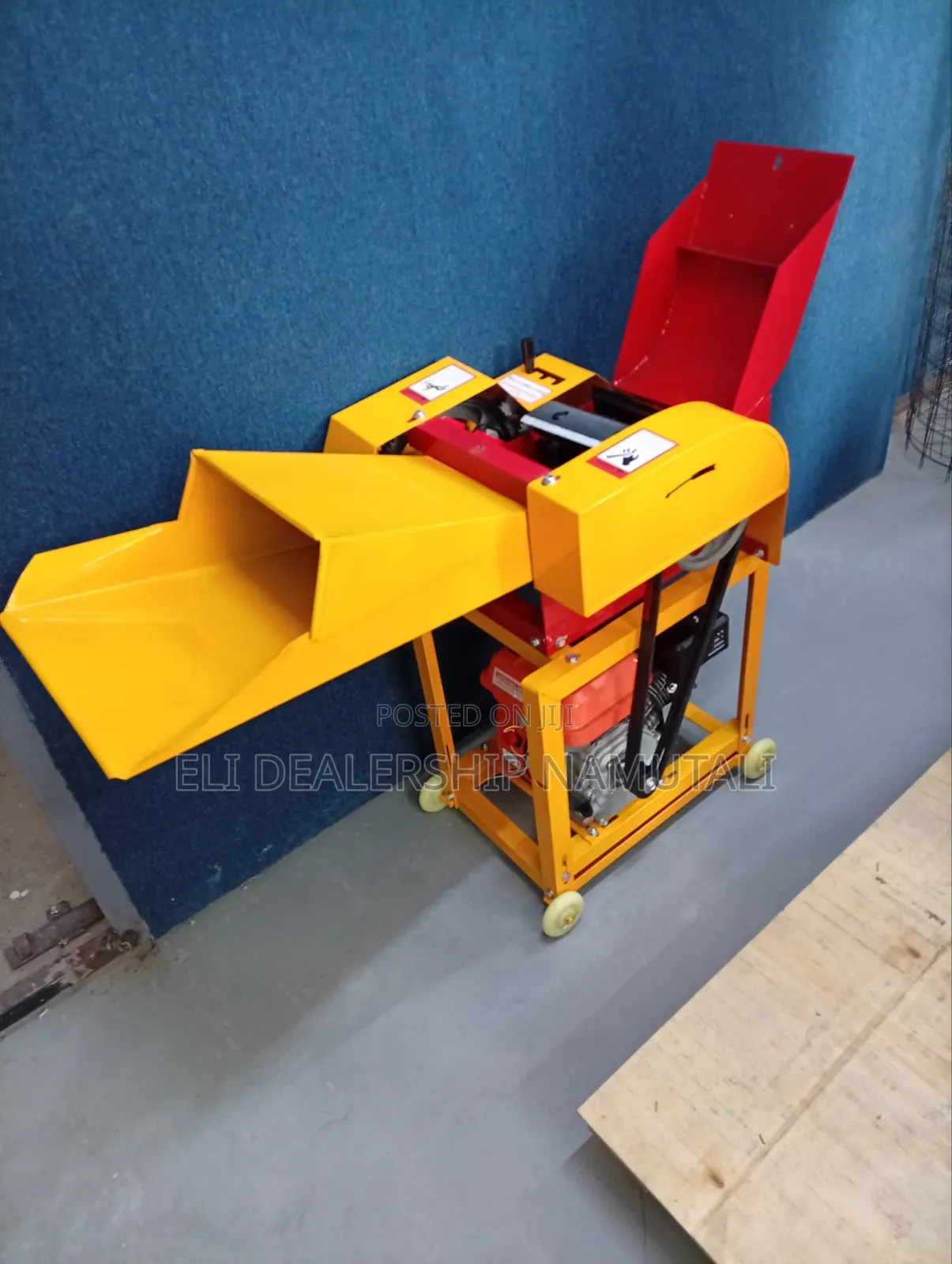 High-Capacity Feed Chopper Machine With Gasoline Engine