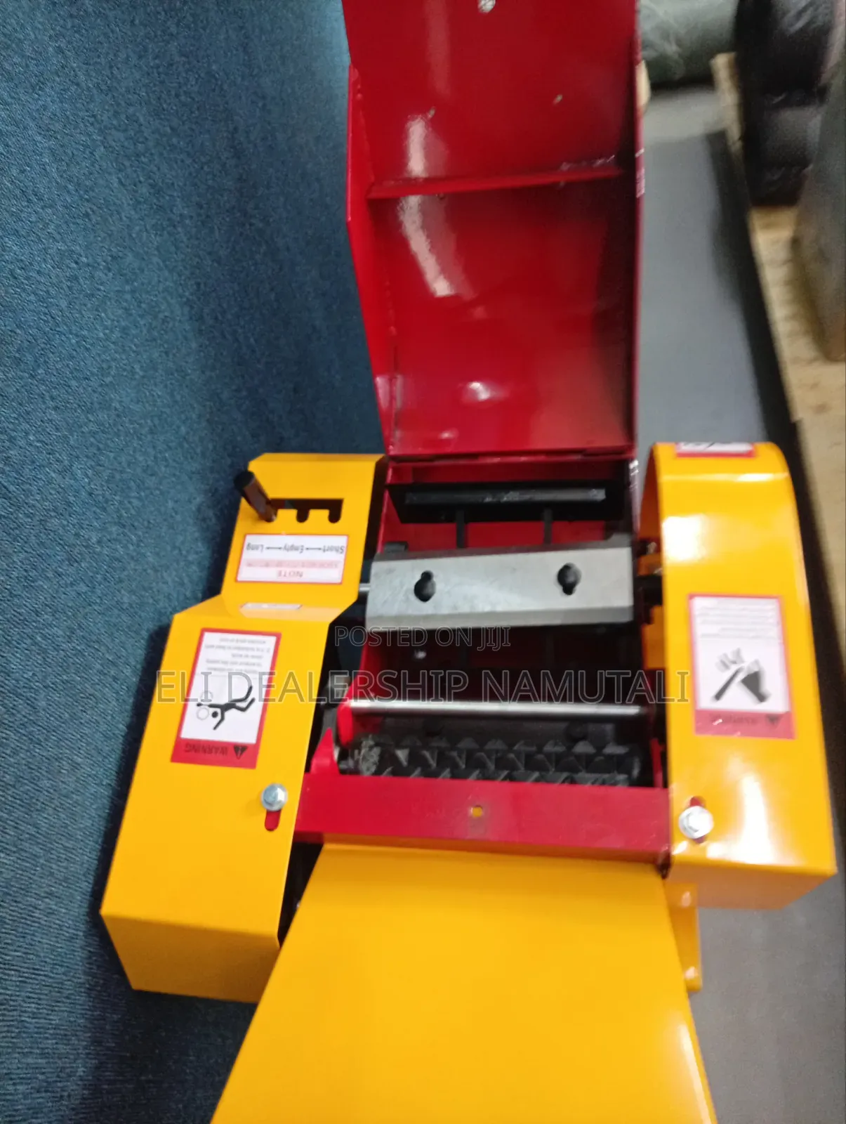 High-Capacity Feed Chopper Machine With Gasoline Engine