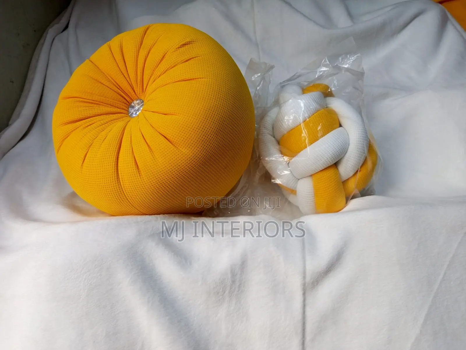 Comfortable Decorative Knot Pillows for Sofa Bed and Lounge Areas