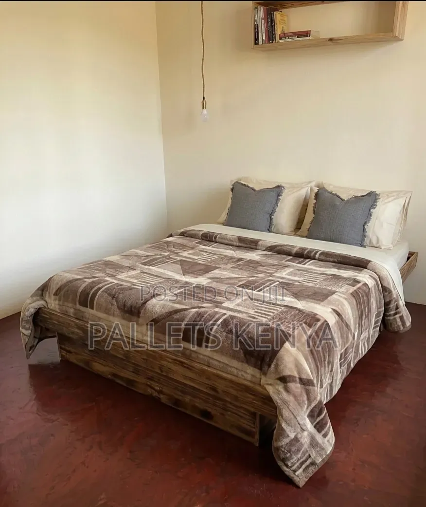Pallet Bed- Floating 4×6 Pallet Bed Frame.11198