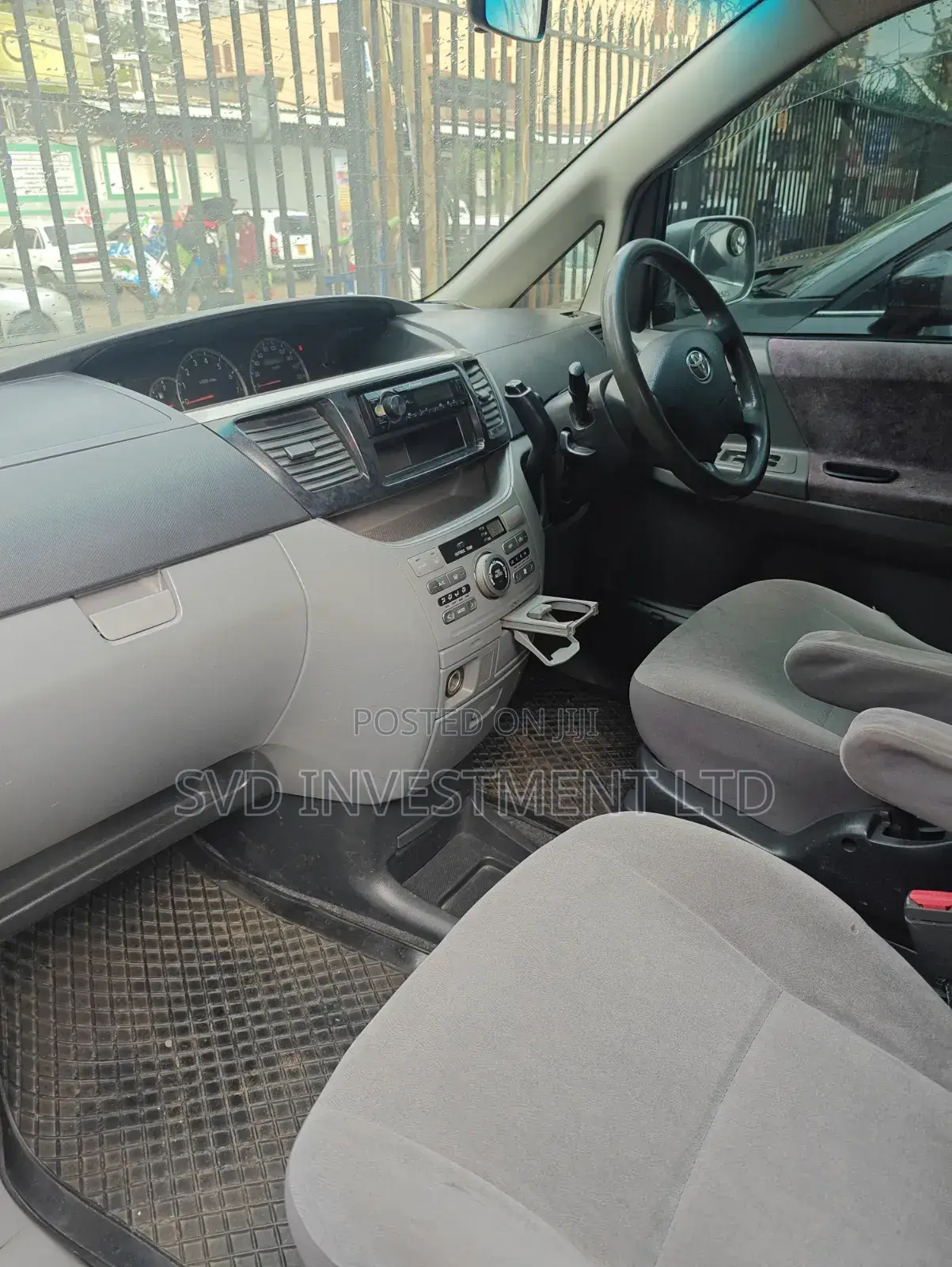 Toyota Voxy 2005 Silver