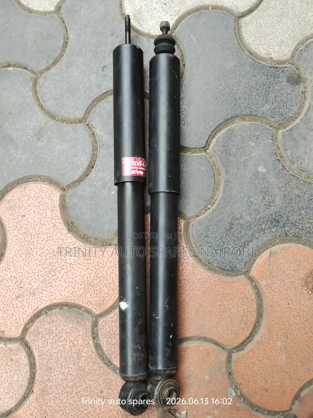 Original Kyb Ex Japan Mitsubishi Pajero Shogun Rear Shock Absorbers