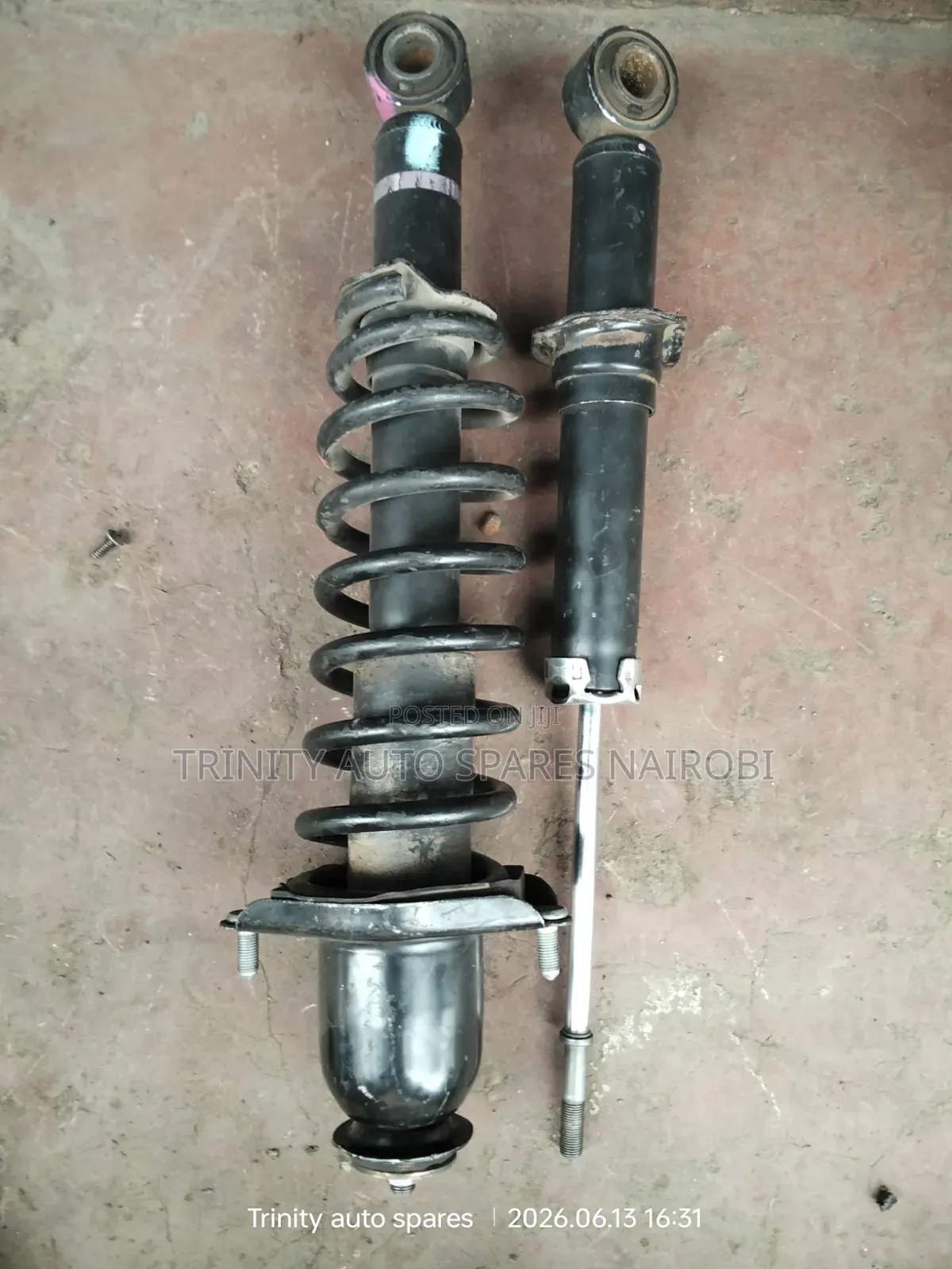 Original Kyb Ex Japan Toyota Sienta New Model 2wd Rear Shock Absorber
