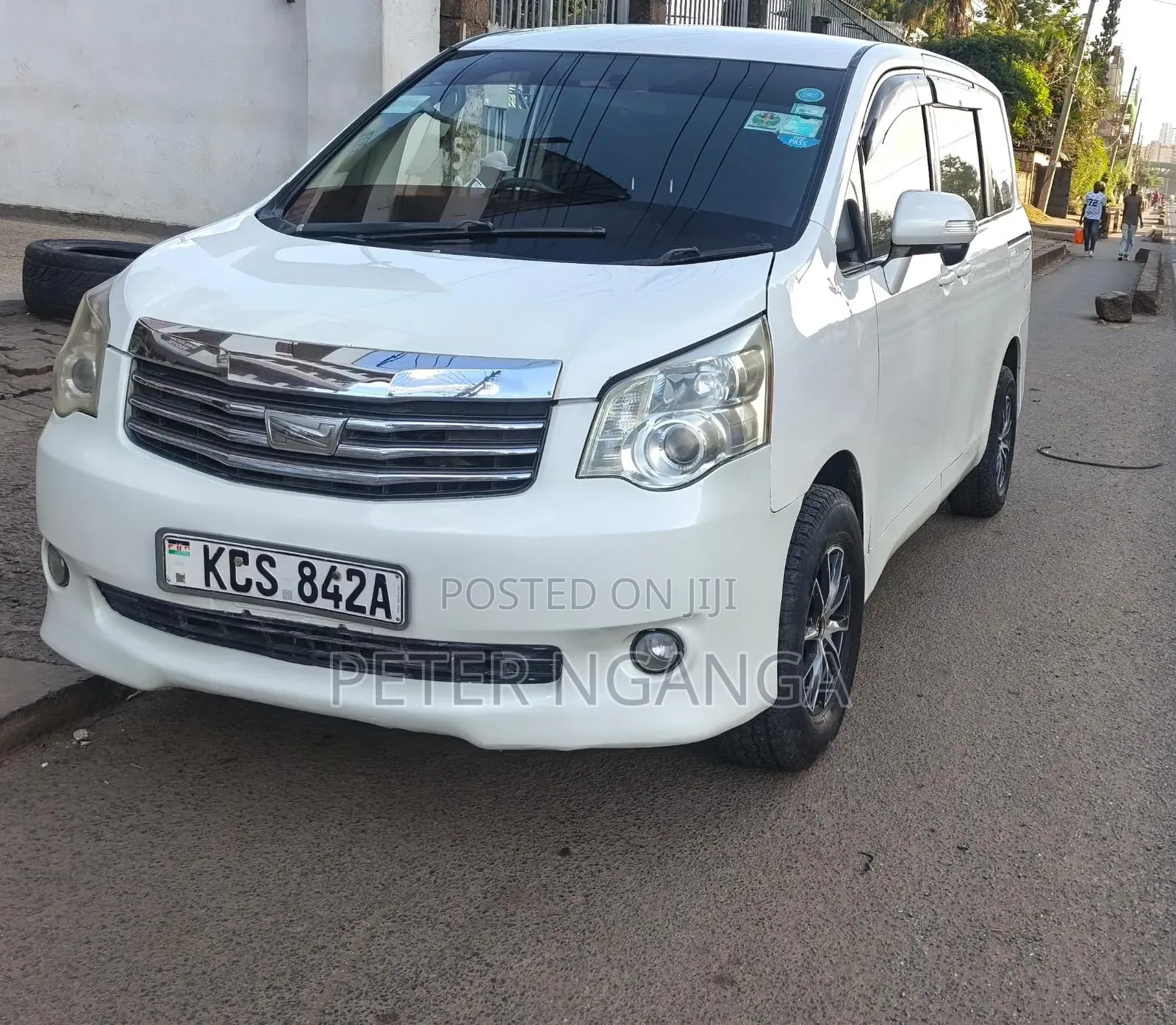 Toyota Noah 2011 White