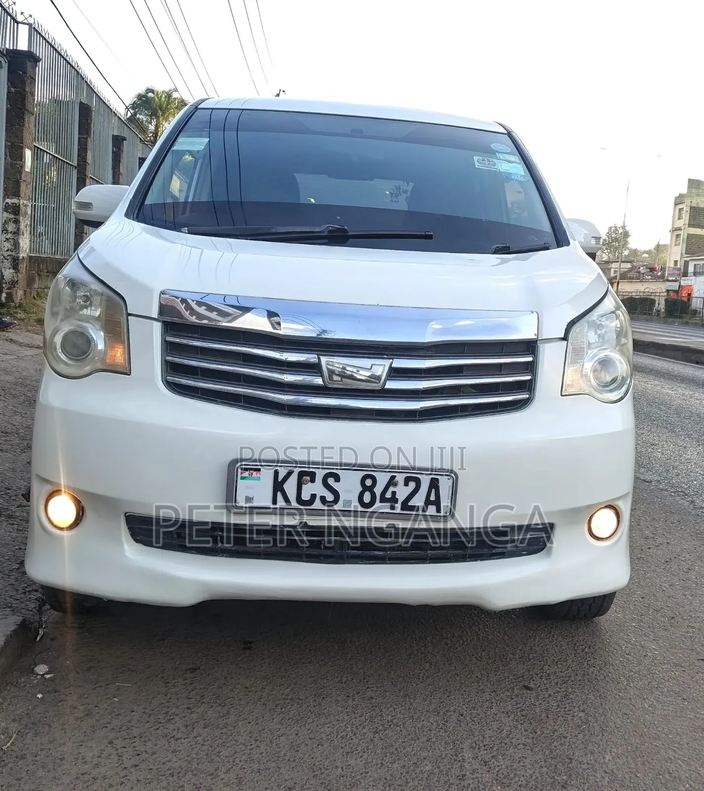 Toyota Noah 2011 White