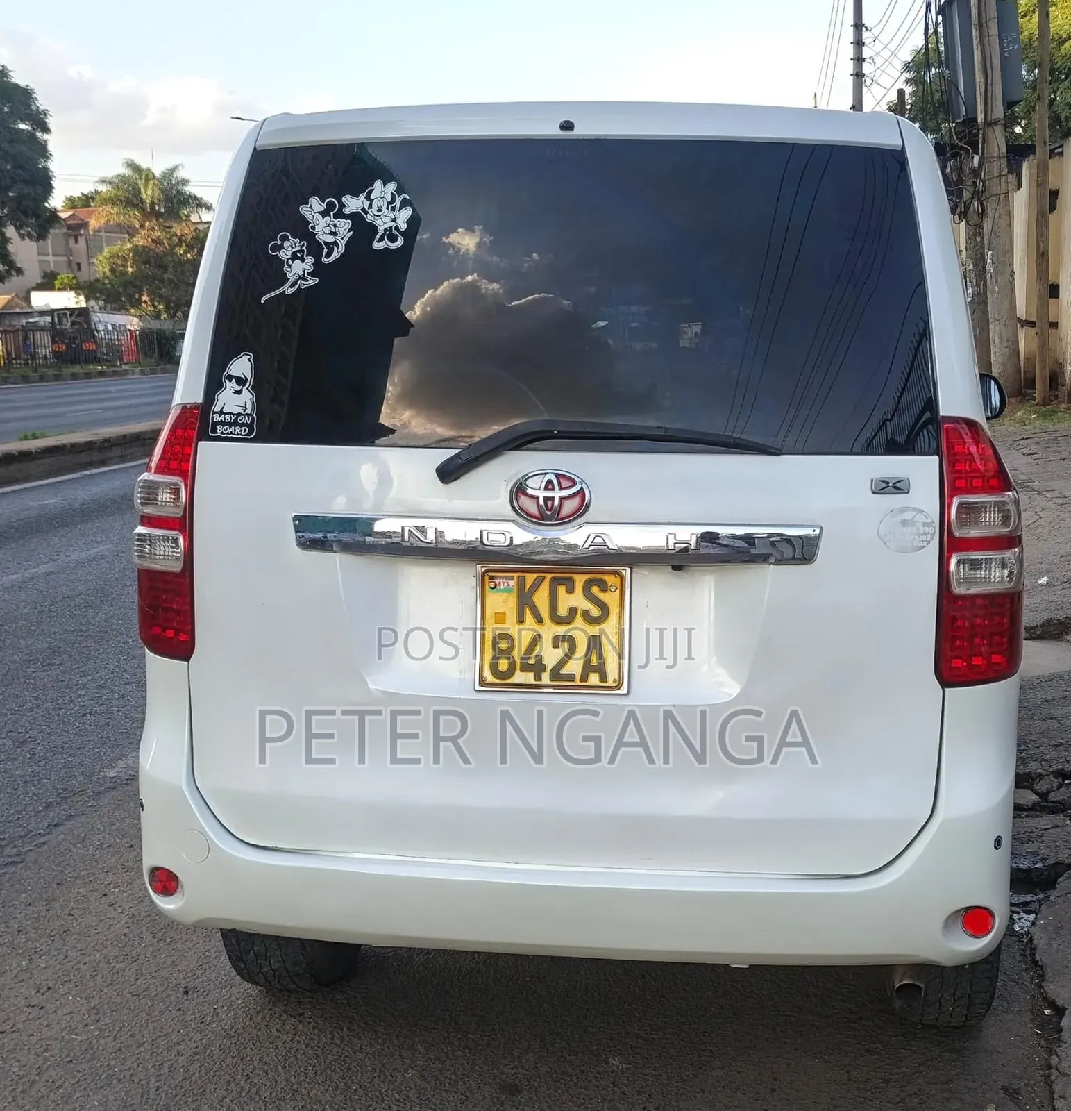 Toyota Noah 2011 White
