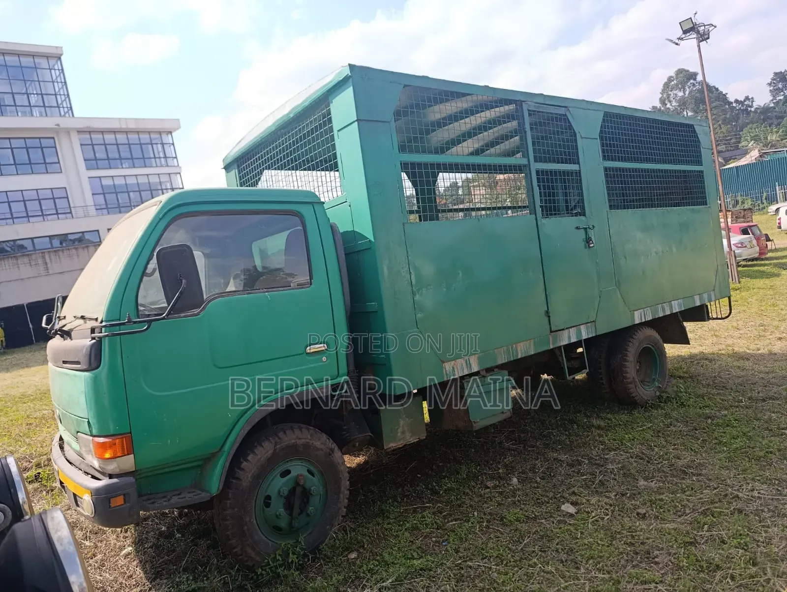 Nissan Ud 210