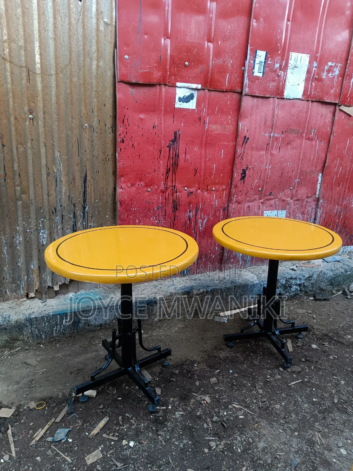 Round Simple Gold Restaurant Table 