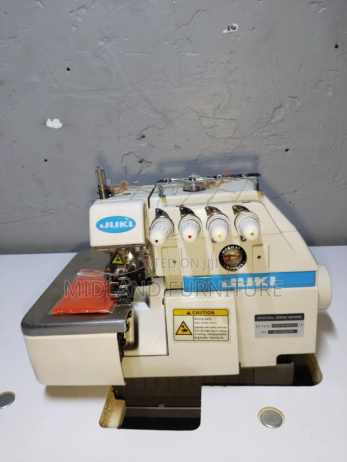 Sirubab/ Juki Overlock Sewing Machine