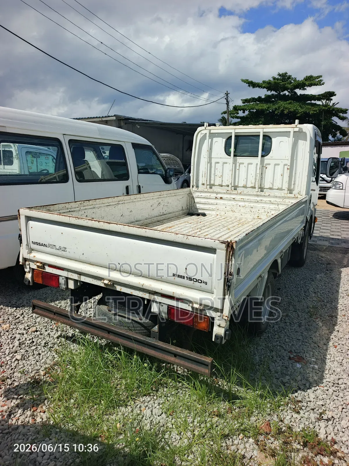 Nissan 2019 White