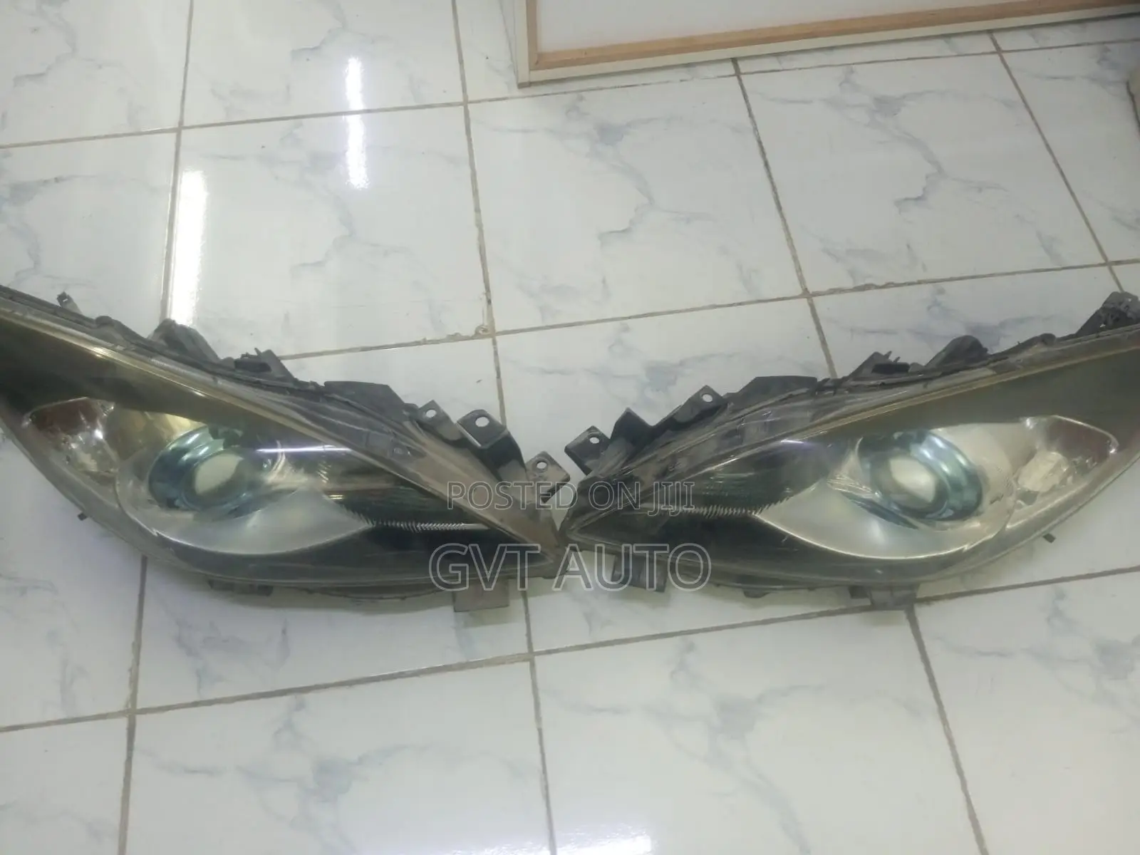 Mazda Axela 2009-2012 Xenon Headlights