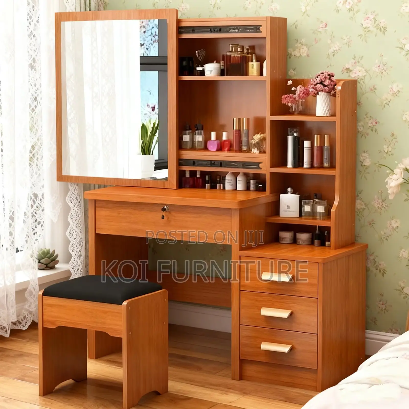 Dresser; Brown Wooden Vanity Set