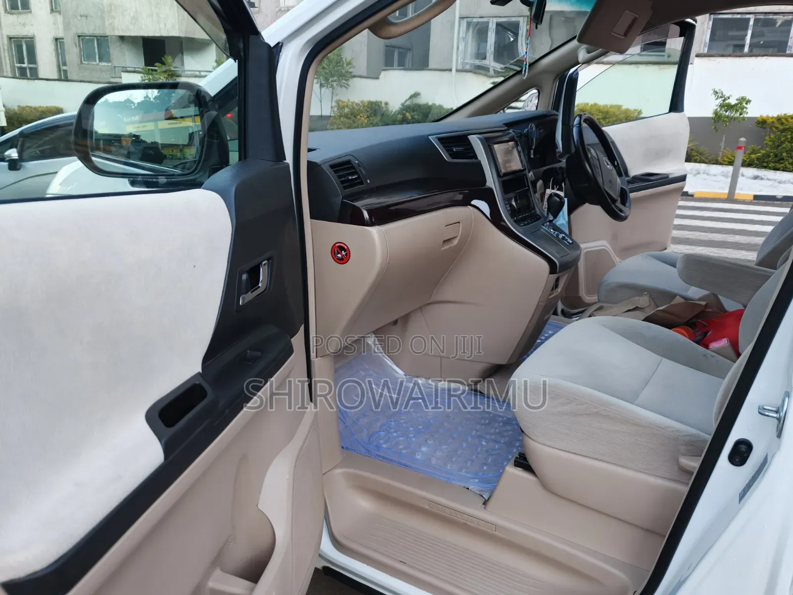 Toyota Vellfire 2013 Off white