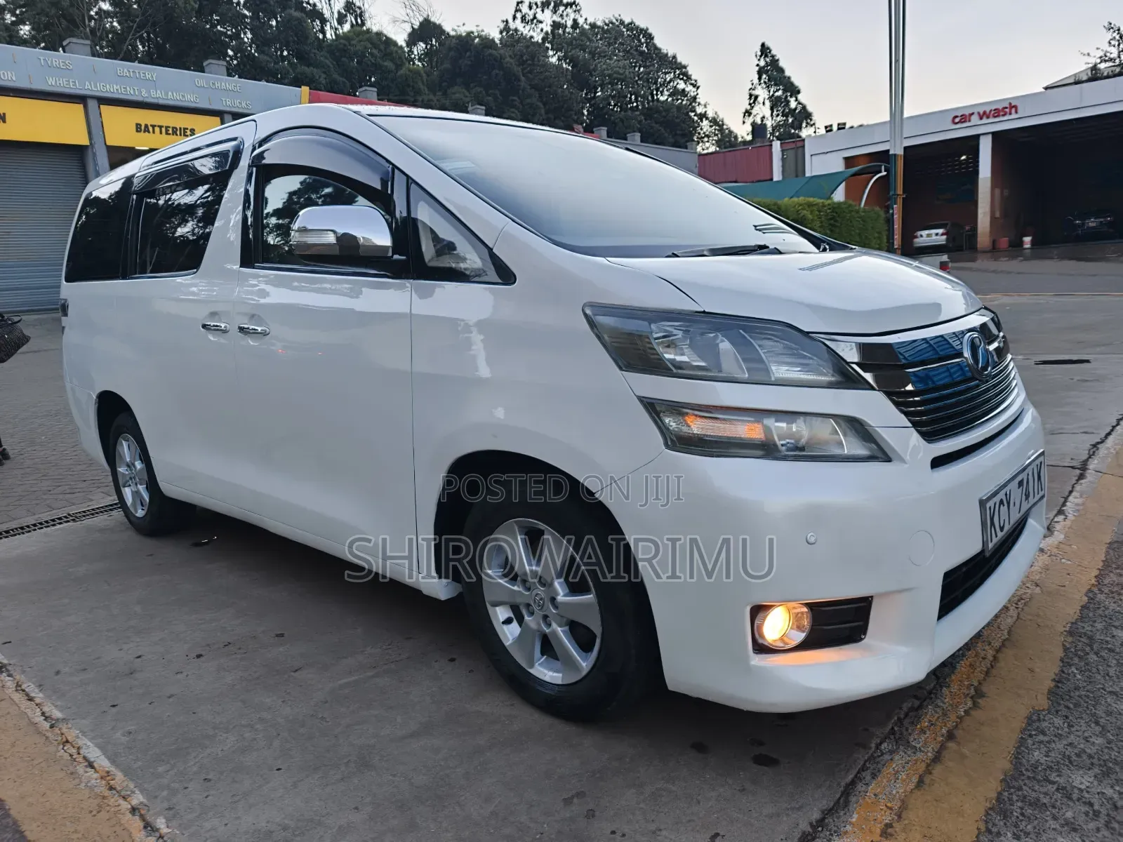 Toyota Vellfire 2013 Off white