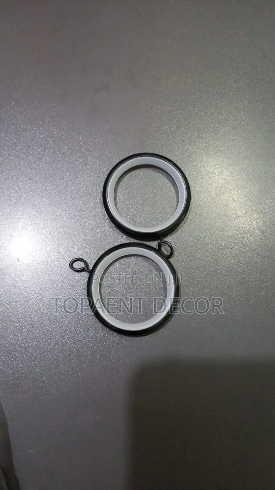 Black , Equal Size, Round Rings