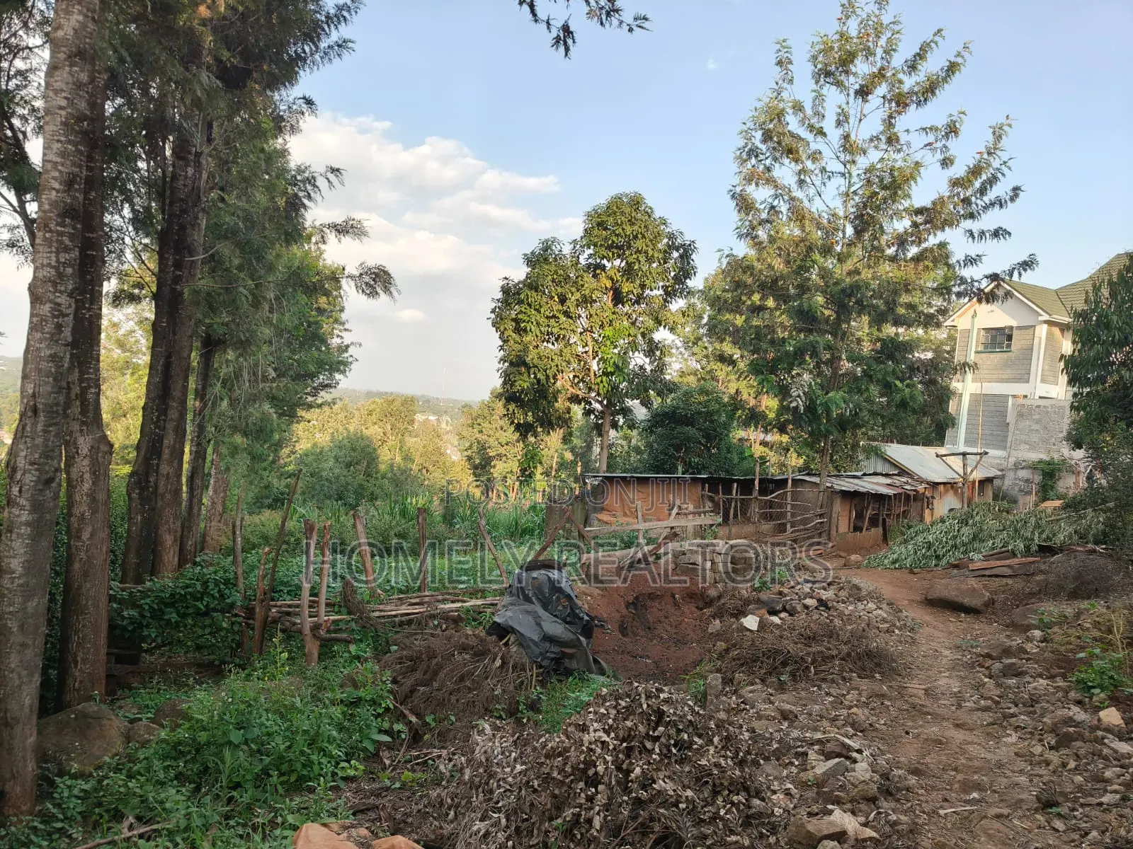 Red Soil Residential Quarter Acre Plot for Sale in Kerarapon Drive