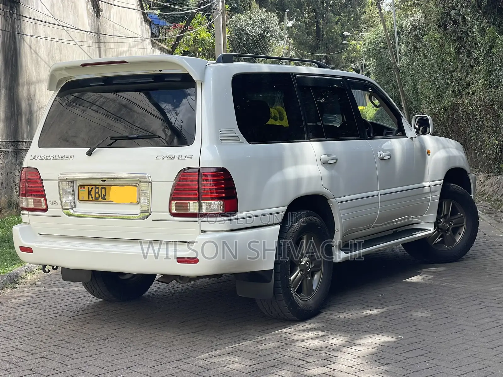 Toyota Land Cruiser 2005 White