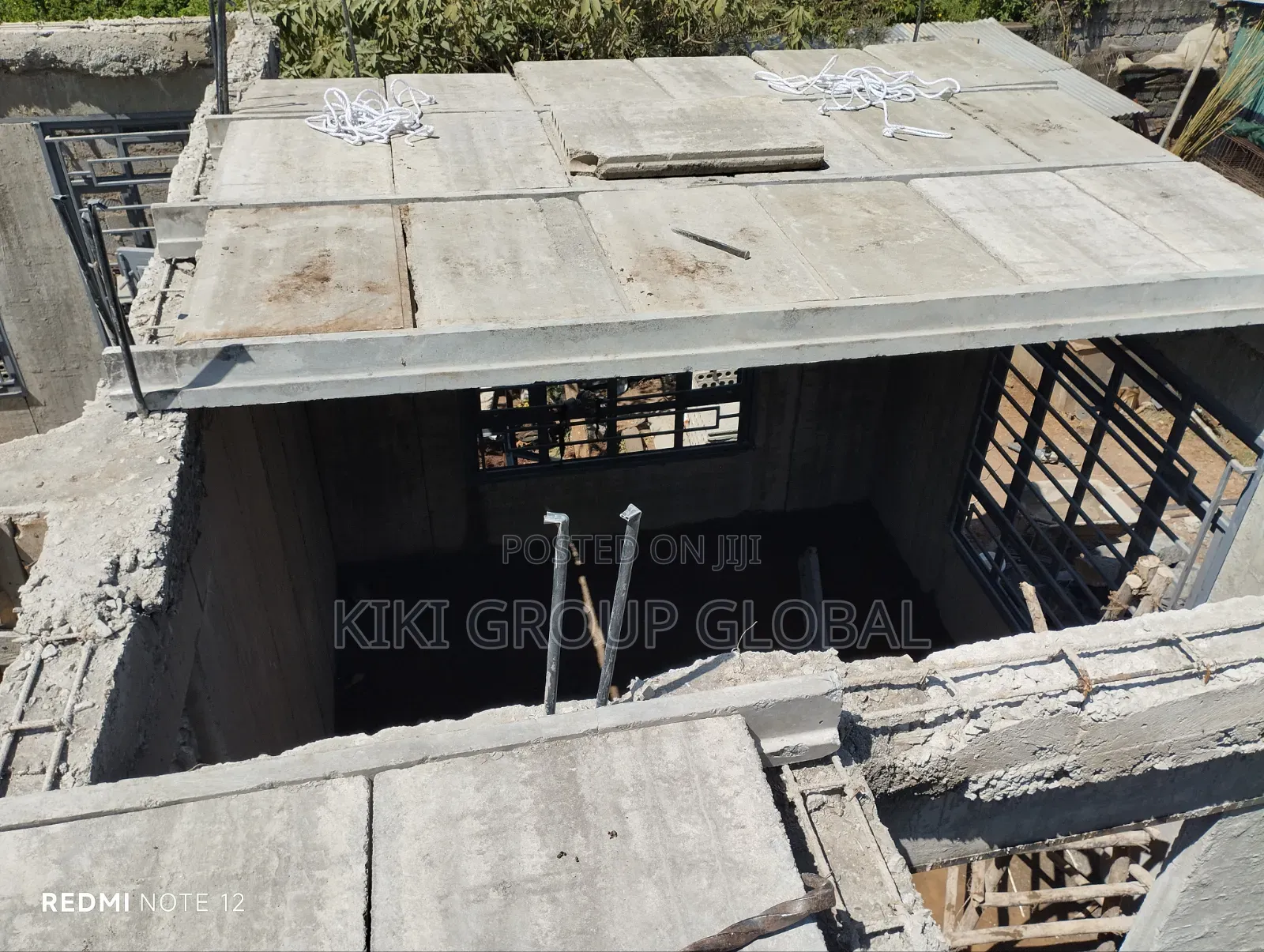 Precast Concrete Wall and Flat Roof