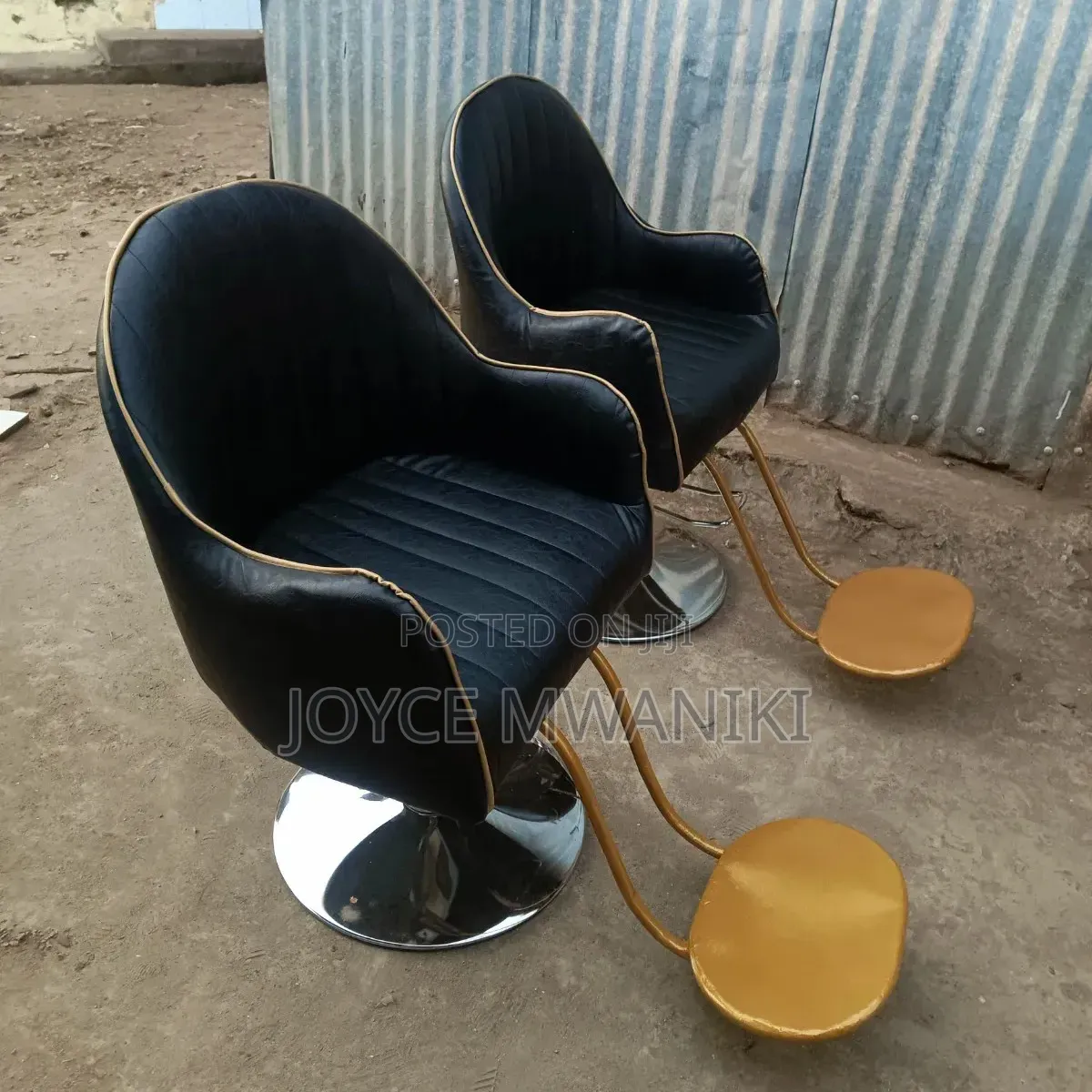 2 Hydraulic Salon Chairs, With Legrest 