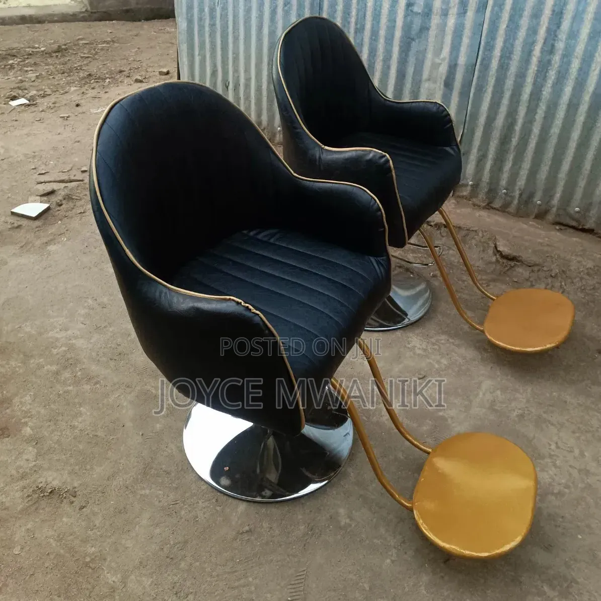 2 Hydraulic Salon Chairs, With Legrest 