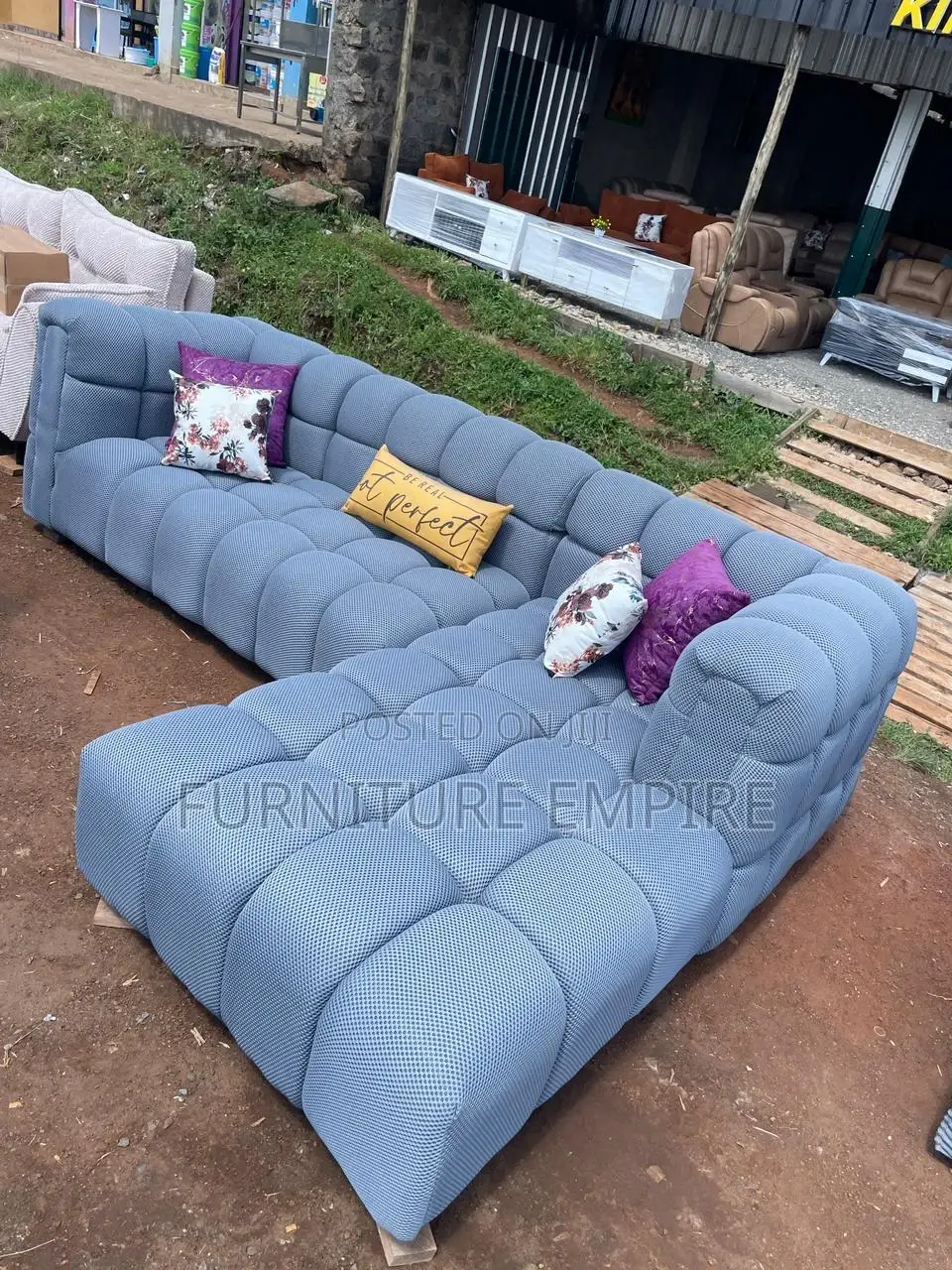 7-Seater Grey Bubble L-Shaped Sofa With Centerpiece