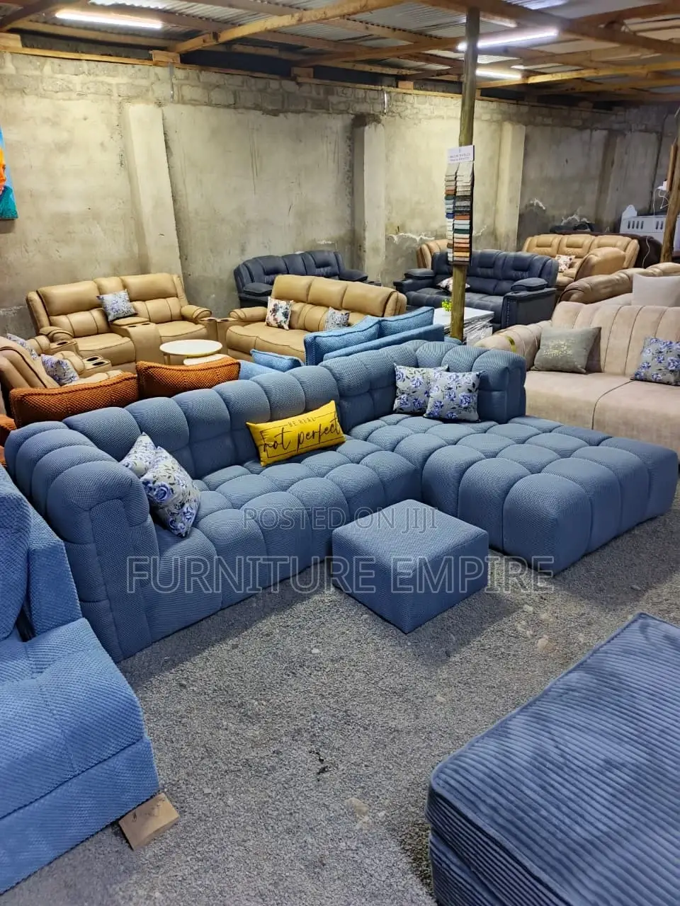 7-Seater Bubble L-Shaped Sofa With Centerpiece