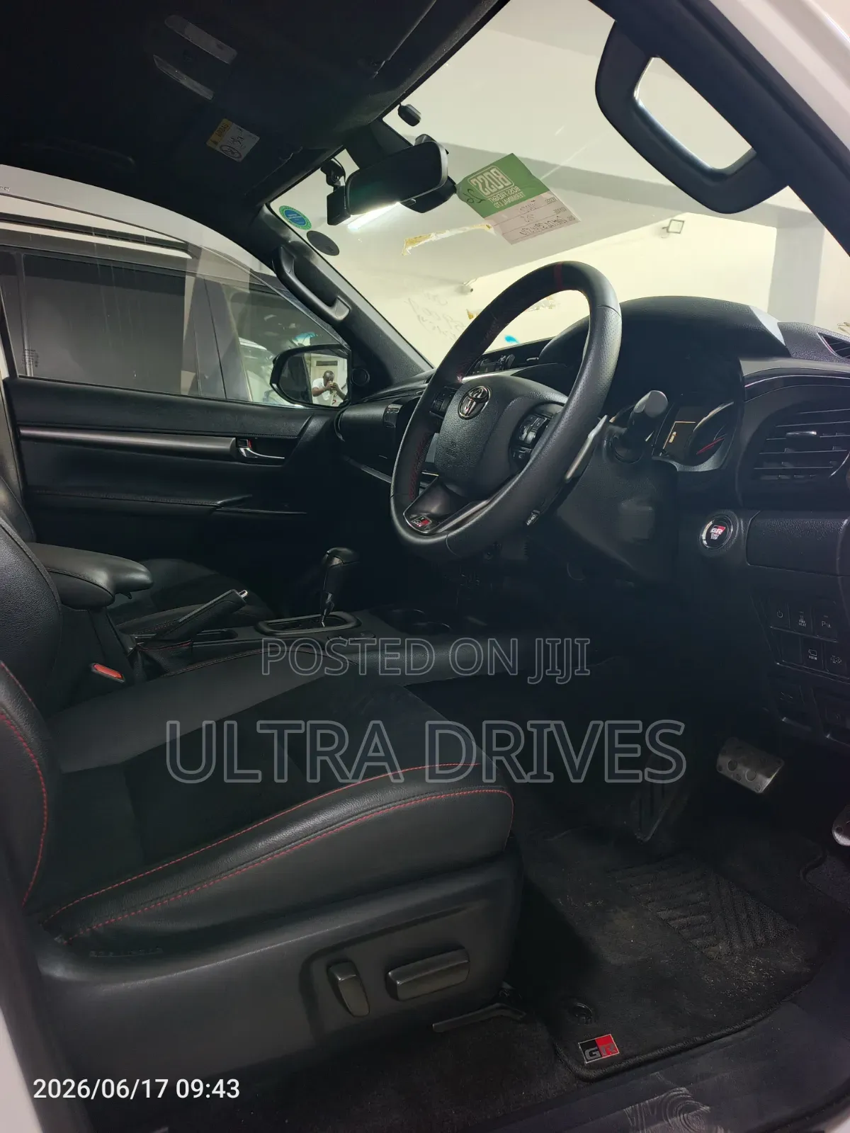 Toyota Hilux 2022 White