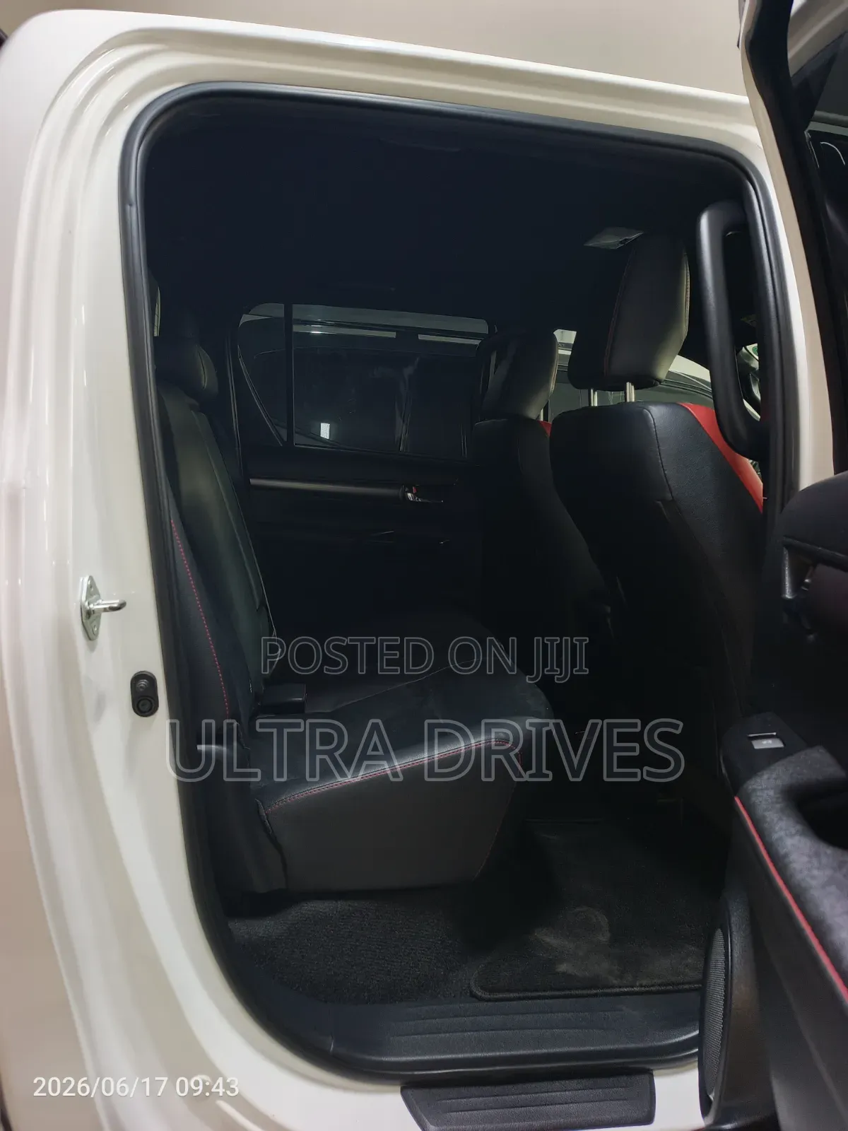 Toyota Hilux 2022 White
