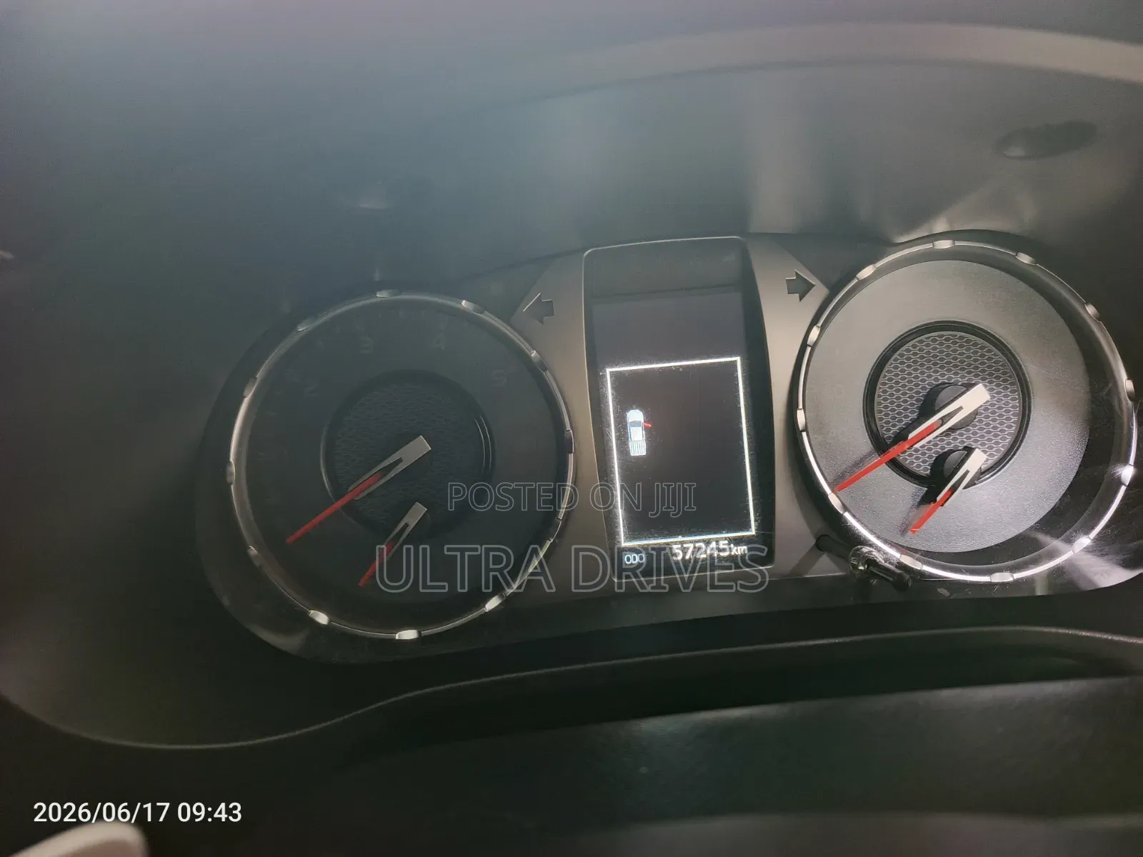 Toyota Hilux 2022 White