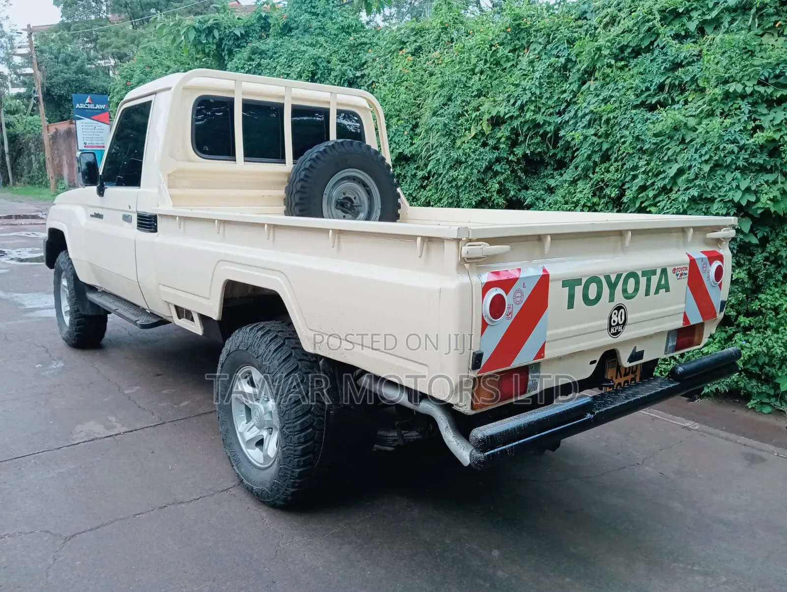 Toyota Land Cruiser 2004 Yellow