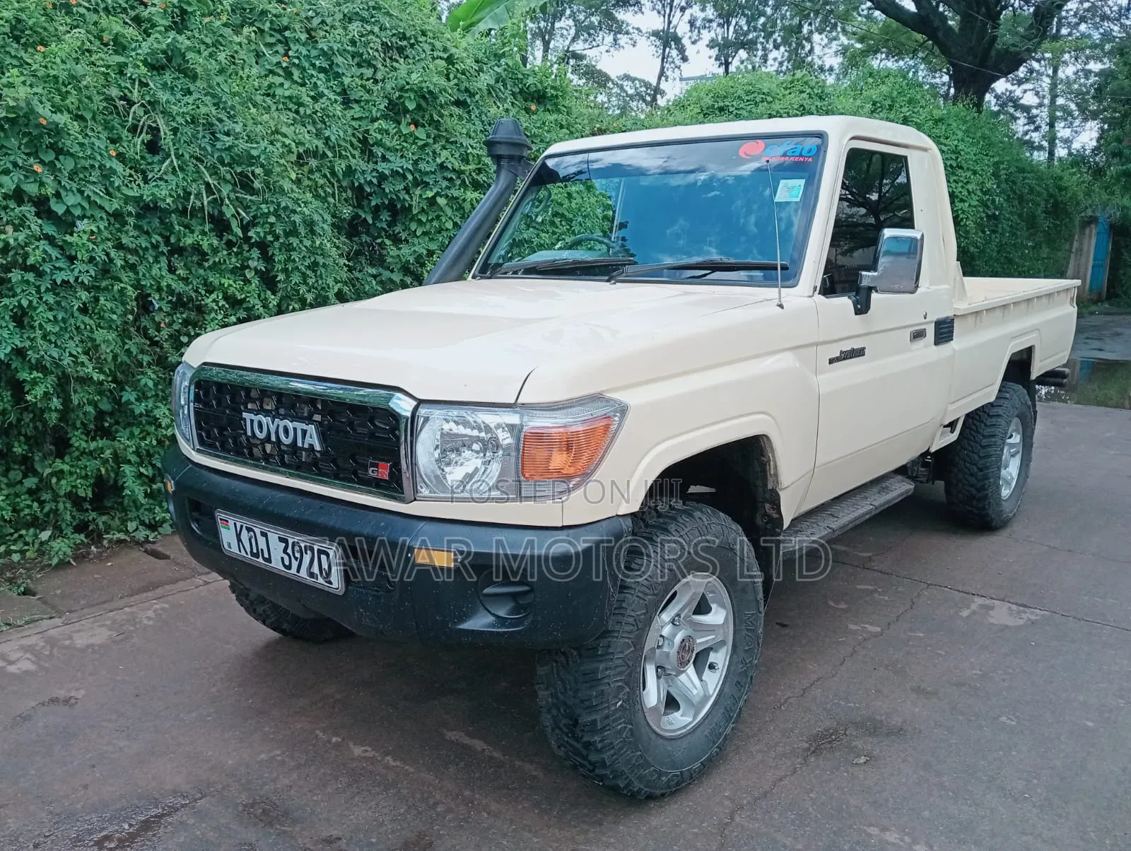 Toyota Land Cruiser 2004 Yellow