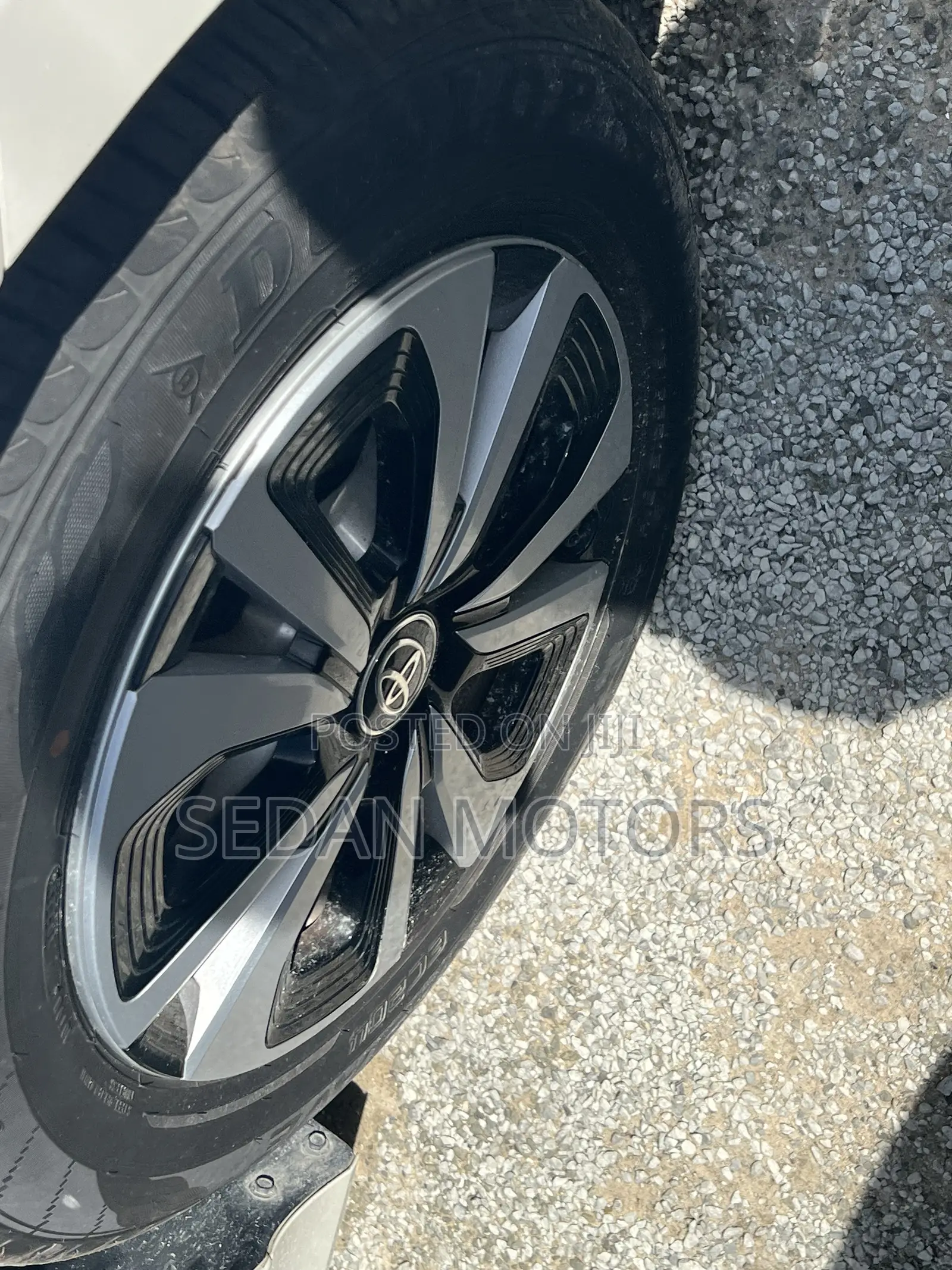 Toyota Prius 2019 White