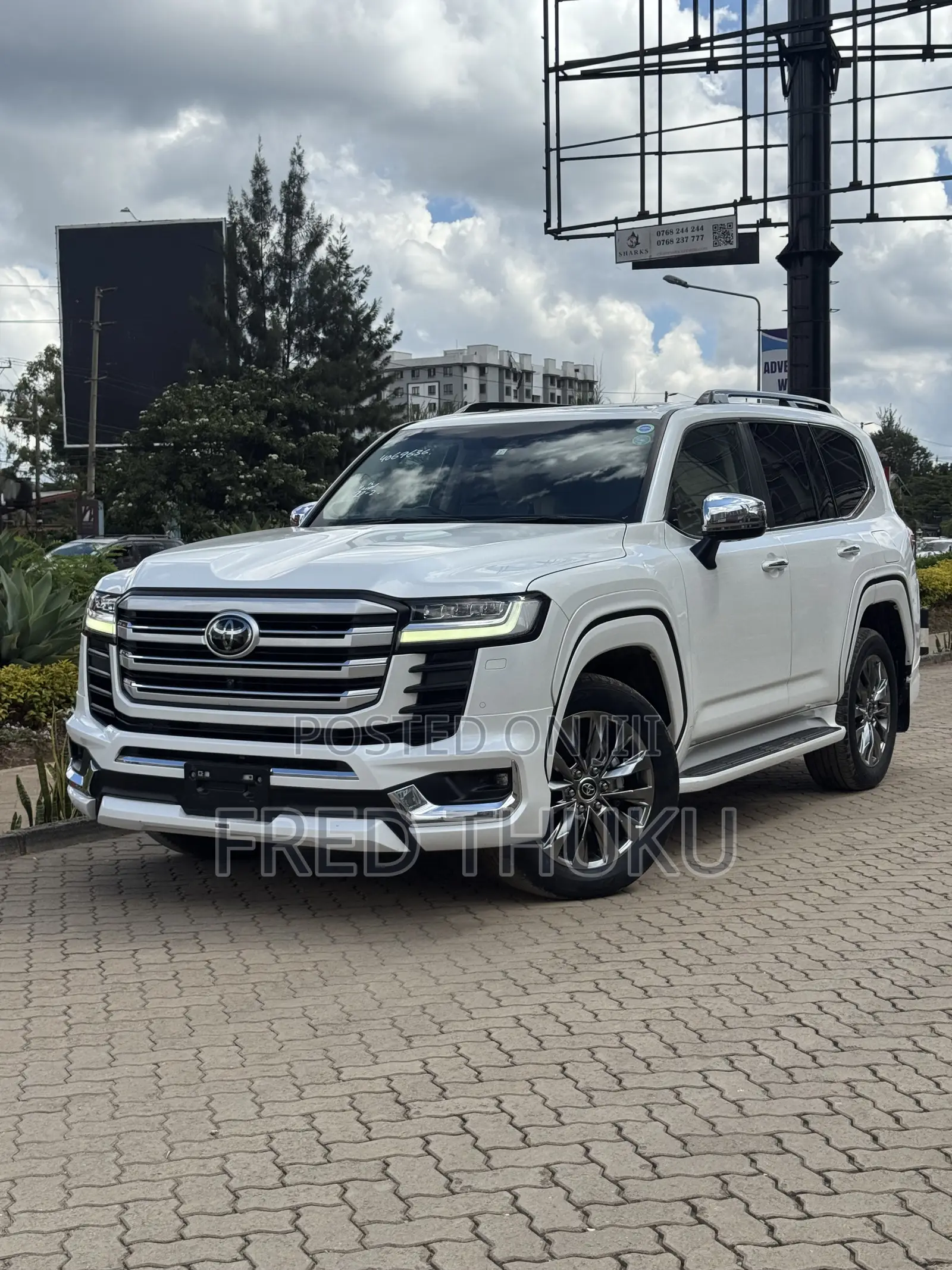 Toyota Land Cruiser LC300 2023 White