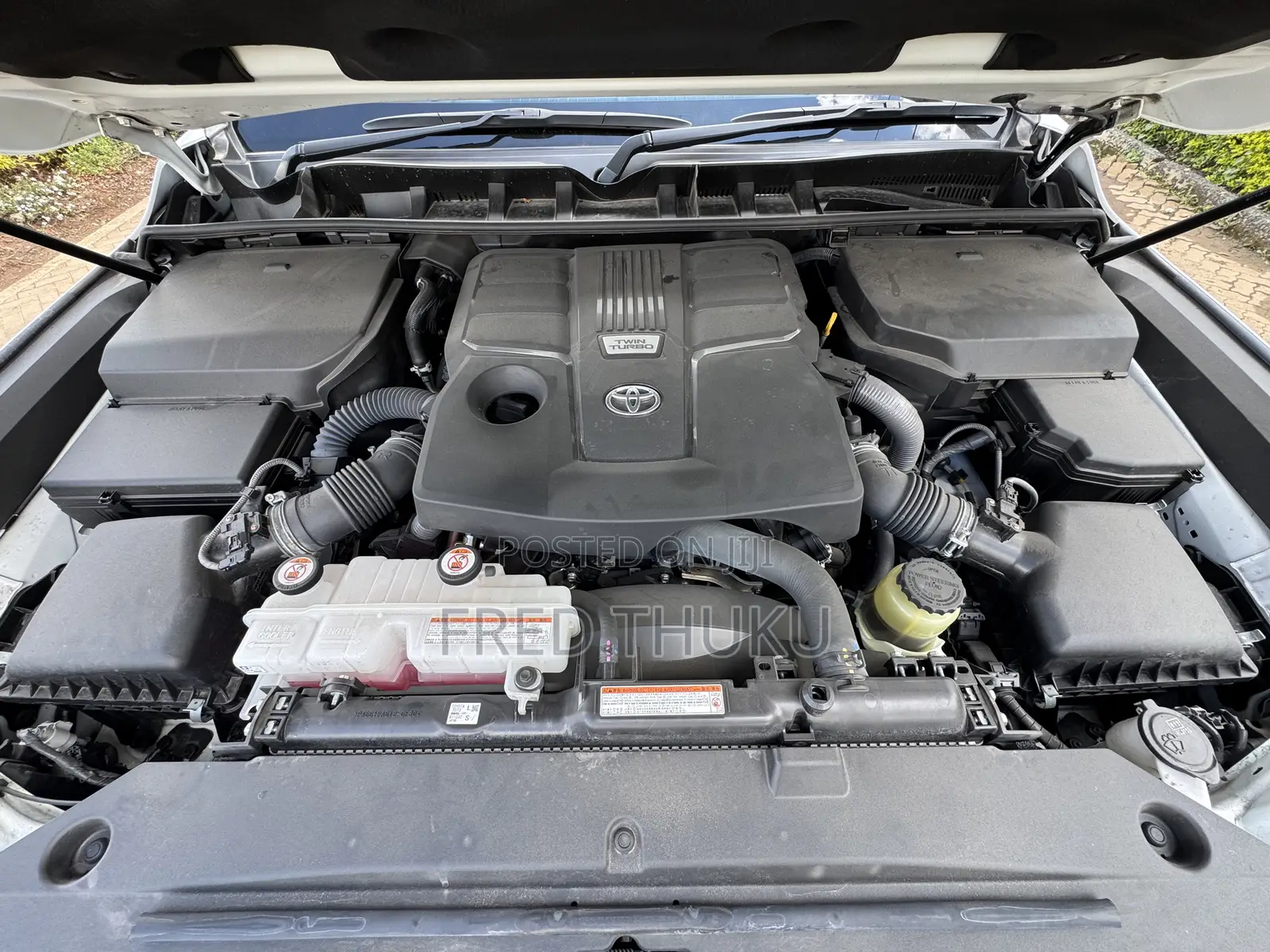 Toyota Land Cruiser LC300 2023 White