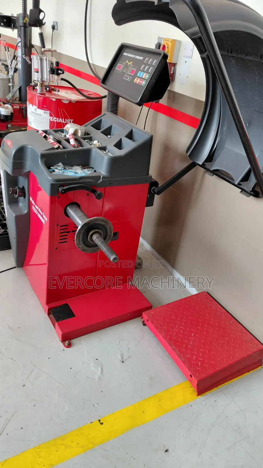 Commercial Wheel Balancing Machine S828 Computerized.