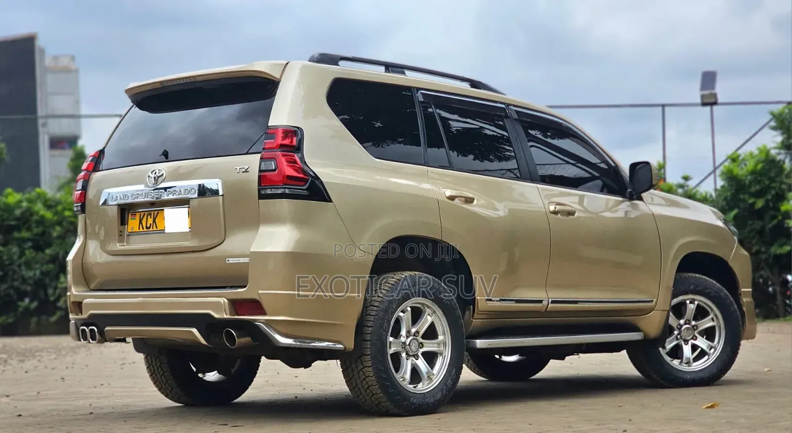 Toyota Land Cruiser Prado 2010 Gold